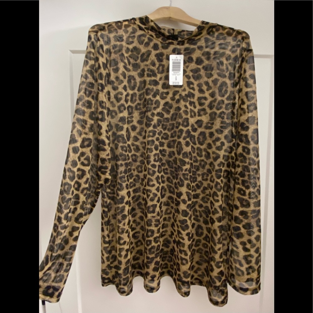 ⚡️⚡️$19 NWT Torrid Leopard Mesh Mock Neck Top